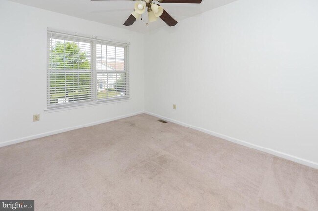 Building Photo - 200 Rolling Hill Dr
