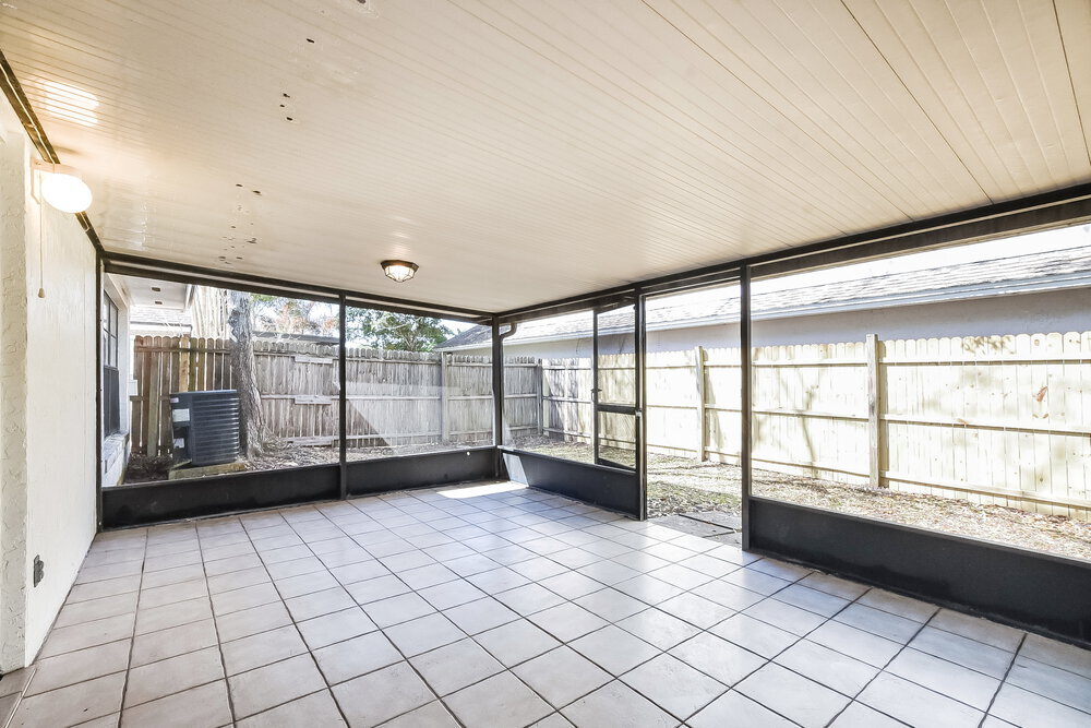 Building Photo - 402 E Springtree Way