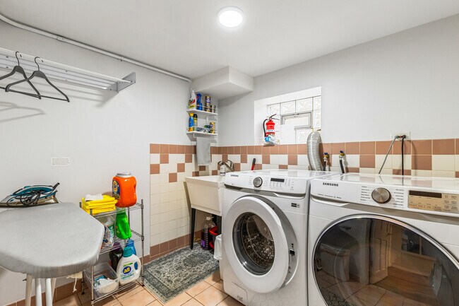 Building Photo - 3017 Pearl St