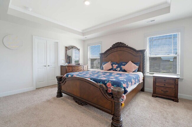 Building Photo - Beautiful Upscale Executive Home with Pool 4B/3Bth with 3,100 sqft
