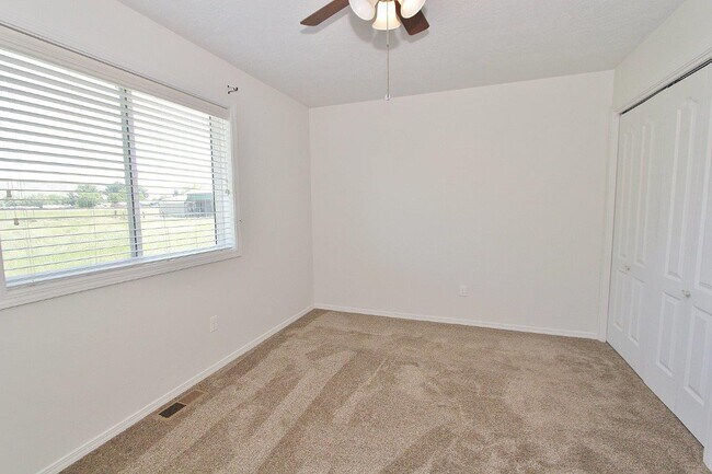 Building Photo - 454 Old Maple Dr
