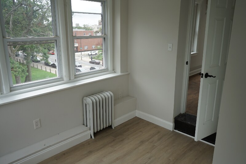 Building Photo - 5145 Pine St