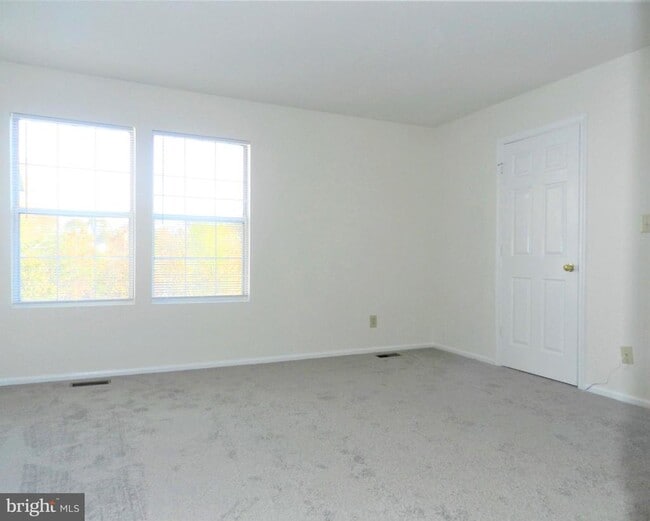 Building Photo - 304 Pinnacle Dr