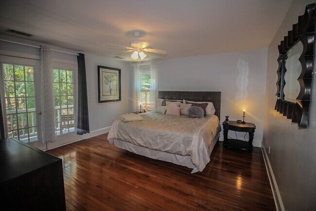 Building Photo - 4265 Deerwood Ln