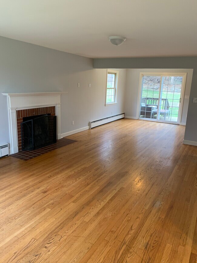 Building Photo - 19 Mohawk Dr