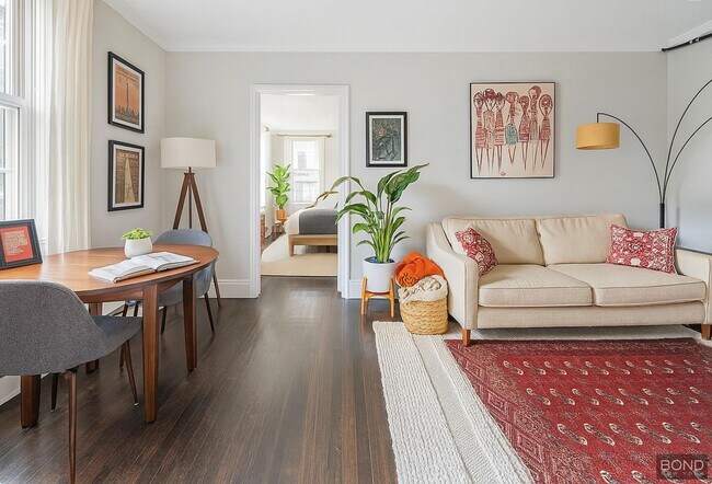 Primary Photo - 37 Cornelia St