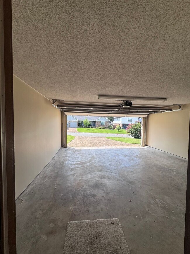 Building Photo - 1115 Briar Creek Rd