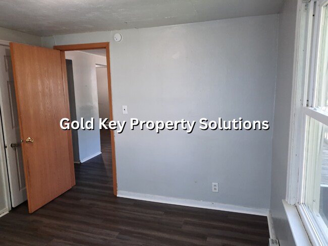 Building Photo - 4 BR 1 BA House Near Ball State with Washe...