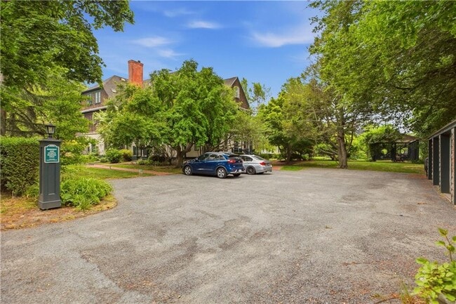 Building Photo - 158 Narragansett Ave
