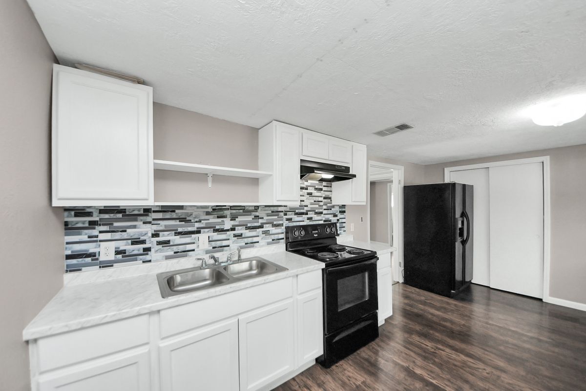 Building Photo - 5747 Turtle Creek Rd