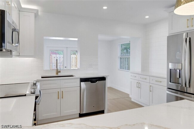 Building Photo - 4525 Fluvia Ave