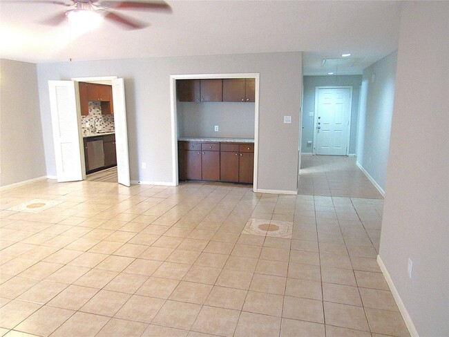 Building Photo - 8414 Beechnut St