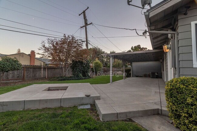 Building Photo - 1056 Cameron Way