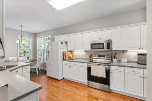 Building Photo - 190 Diamondhead Dr S