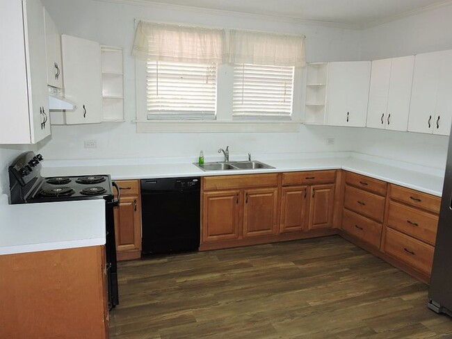 Building Photo - Great home near LSU Lakes