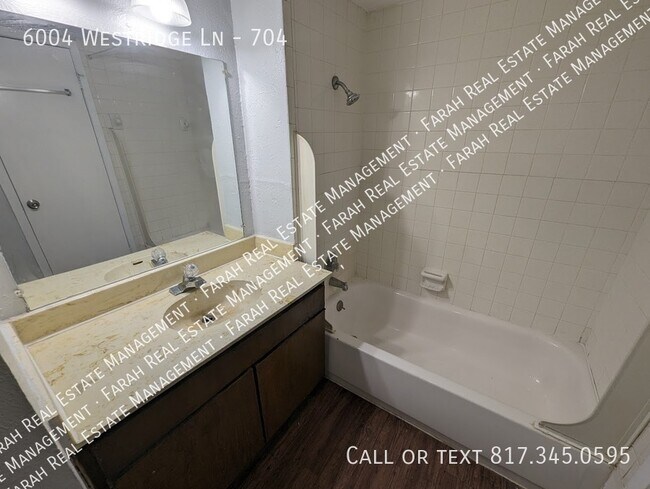 Building Photo - 6004 Westridge Ln