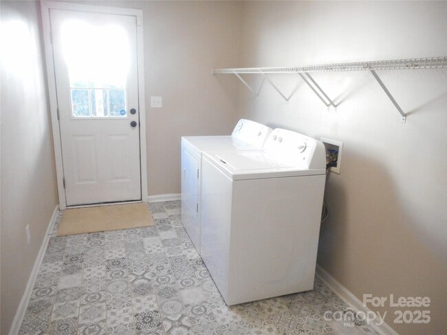 Building Photo - 8145 Millwright Ln