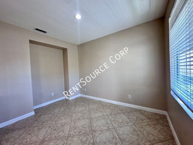 Building Photo - 5053 Woodbridge Ln