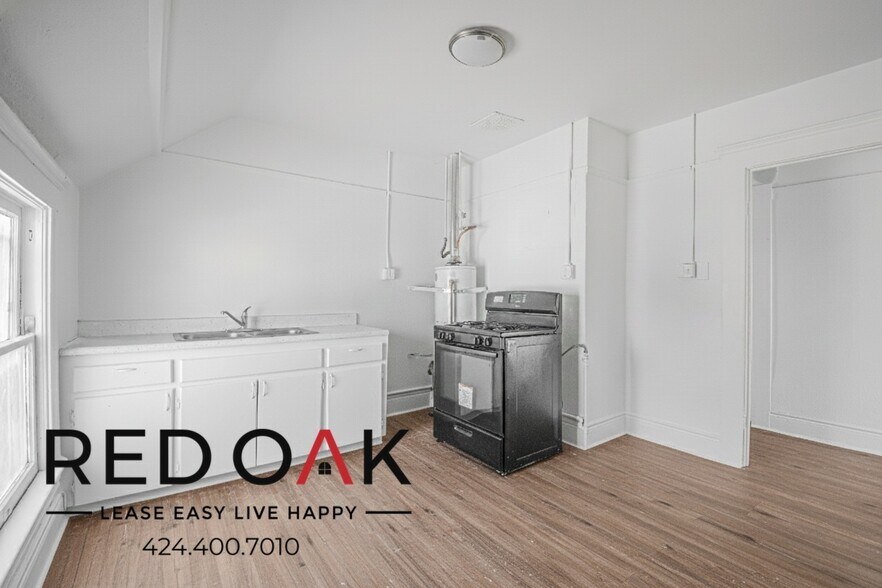 Building Photo - 615 S Soto St