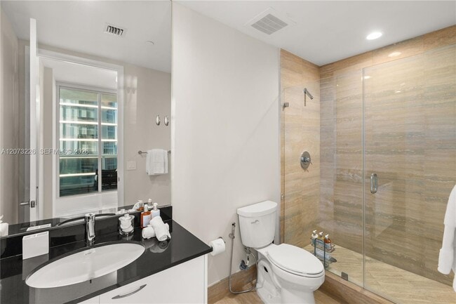 Building Photo - 15811 Collins Ave