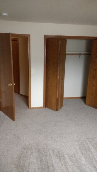 Building Photo - 1025 Pine Cone Ln