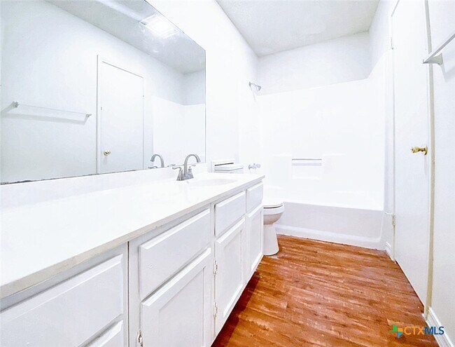 Building Photo - 106 Hughson Ct