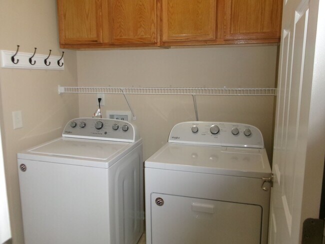 Building Photo - 4 bedroom, 3 bath home in Surfside Beach Club