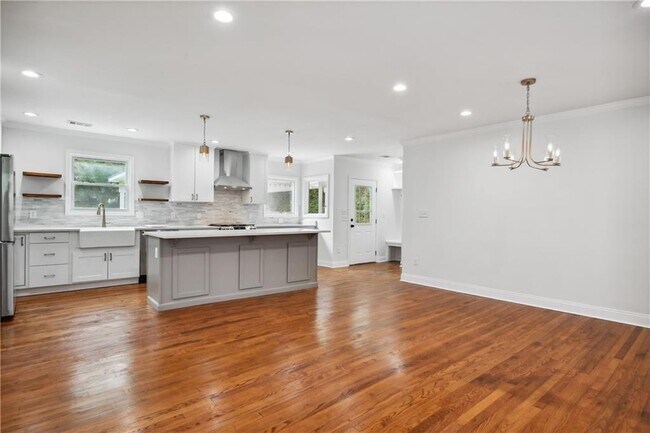 Building Photo - 1249 Goodwin Rd NE