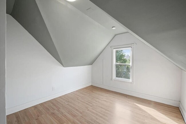 Building Photo - Magnificent, Beautifully UPDATED, 3 Bedroo...