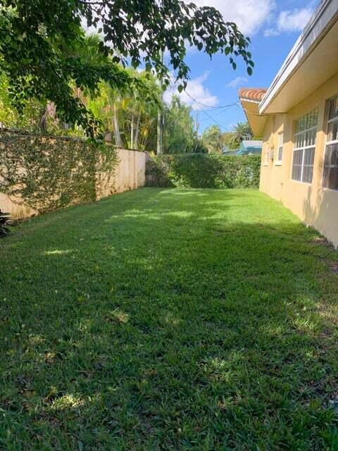 Building Photo - 3230 Aqua Vista Dr