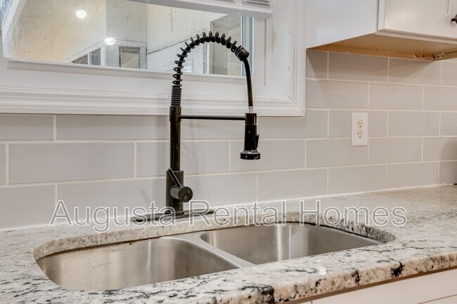 Building Photo - 2312 Mura Dr