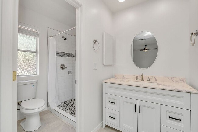 Building Photo - Gorgeous 4-Bedroom Home in Prime 85254 Loc...