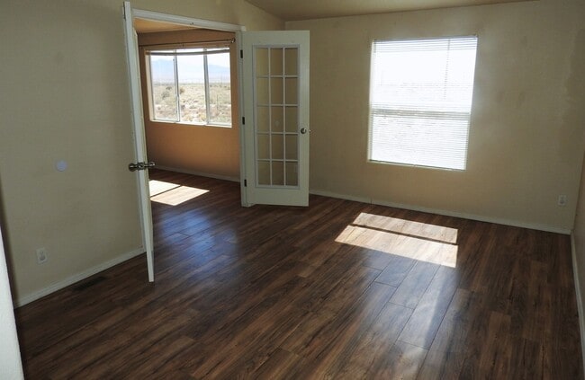 Building Photo - Your Country Living Retreat Awaits