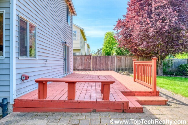 Building Photo - Charming 3 BD* 2.5 BTH Single Family Home In Deerfield Neighborhood! Great Location & Quiet Neigh...