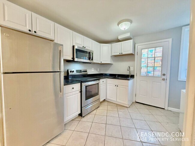 Building Photo - 203 R St NW