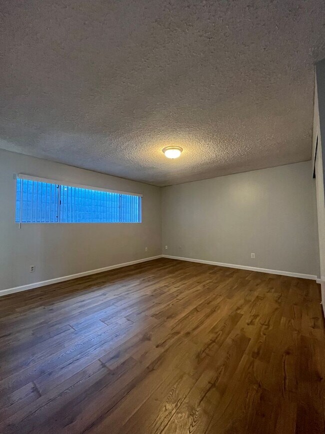 Building Photo - Beautiful 3-Bedroom, 2-Bath Home with Gara...