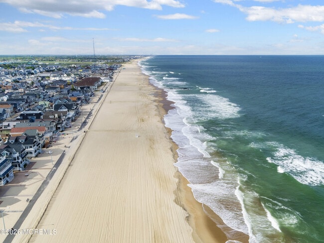 Building Photo - 565 Trout Ave