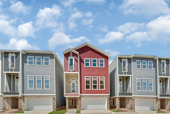 Building Photo - 2122 Oatfield Dr