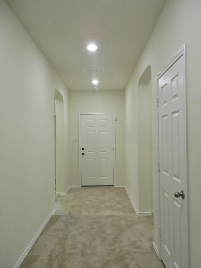 Building Photo - 4 Bedroom 2 Bathroom Creekside At Georgetown Village Home