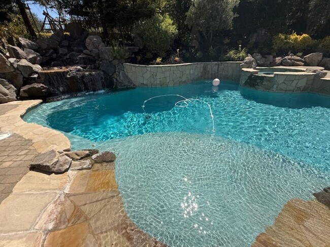 Building Photo - Luxury Two-Story 4BD/4.5BA Home, Located i...