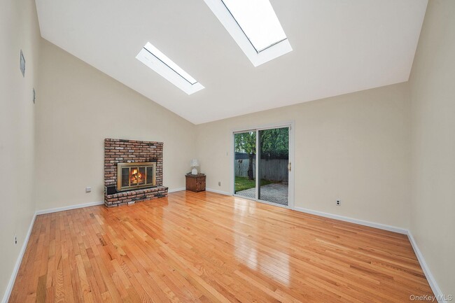 Building Photo - 386A Glen Cove Ave