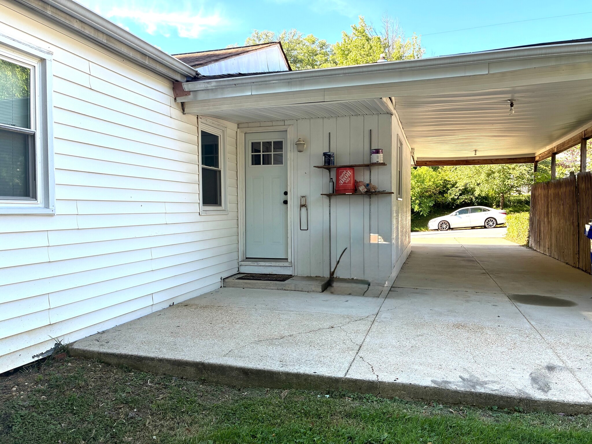Kitchen entrance/carport - 5112 Hollywood Rd