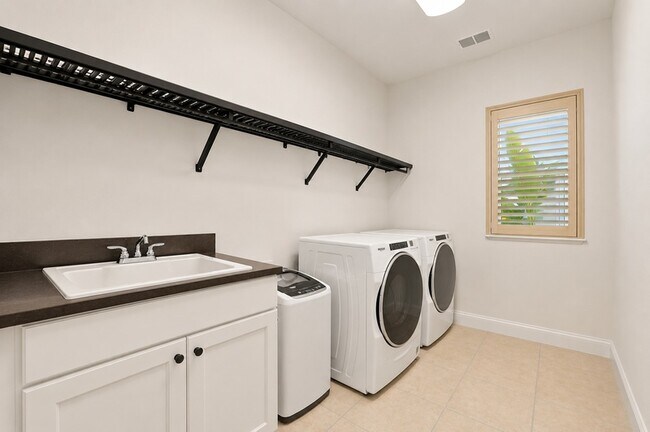 Building Photo - 10134 Royal Island Ct
