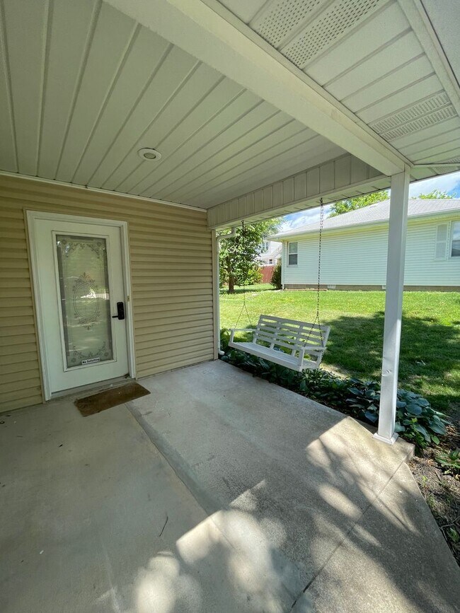 Building Photo - 609 Heidman