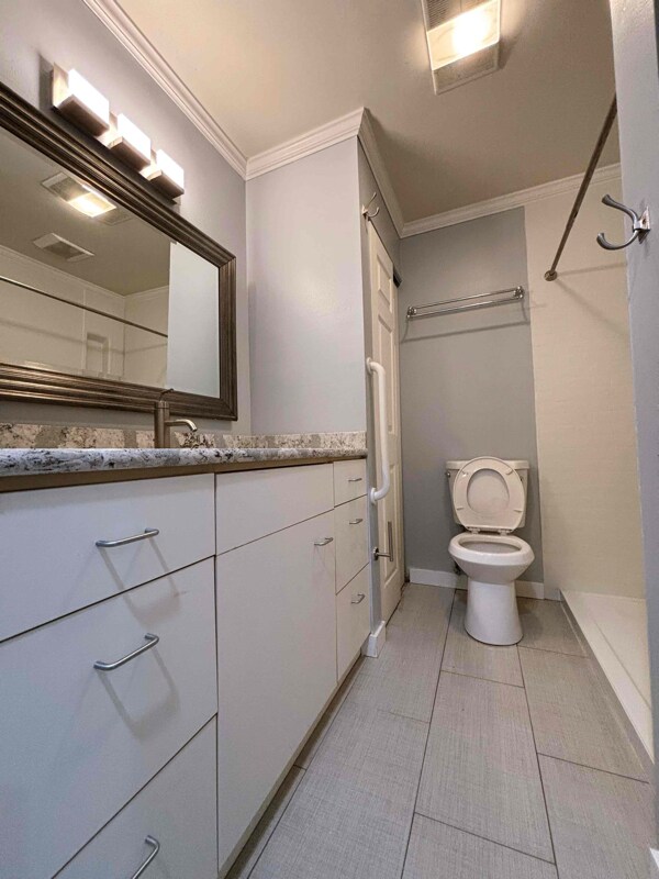 Building Photo - 915 6th Ave N