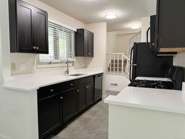 Building Photo - 115 Montoya Dr