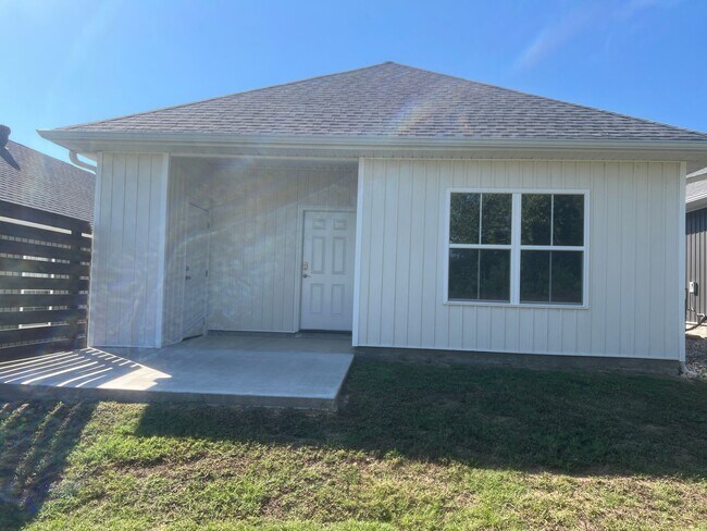 Building Photo - New 3 Bed 3 Bath Home