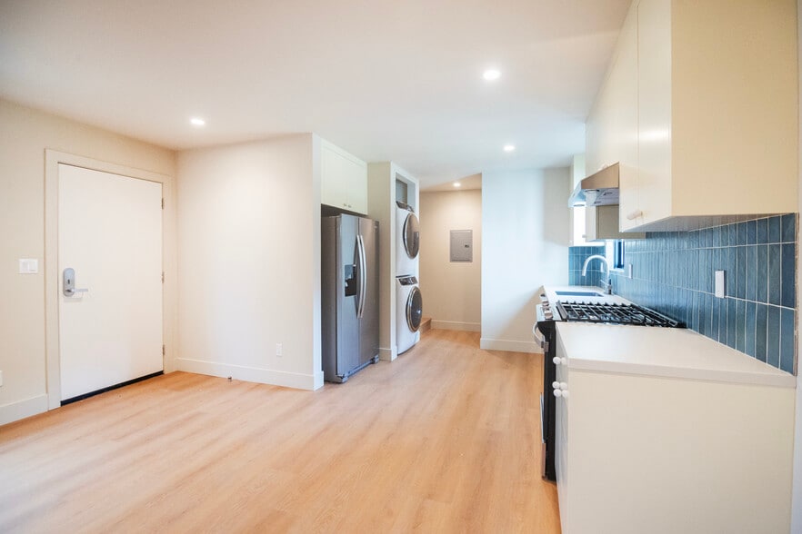 Building Photo - 4541 1/2 Melbourne Ave