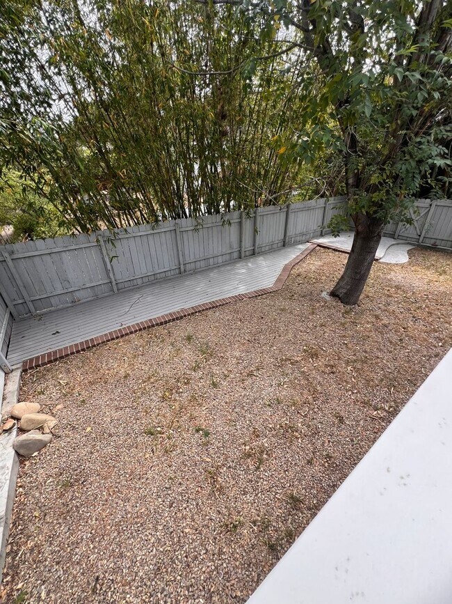 Building Photo - Newbury Park - Three bedroom, bonus room (could be 4th bedroom, 2.5 bathrooms