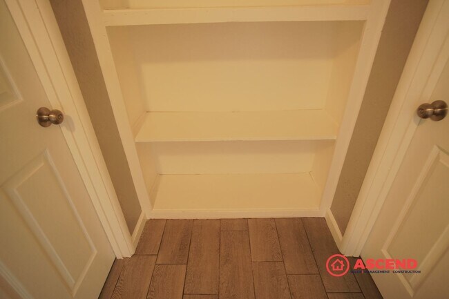 Building Photo - 3-Bedroom Home In East Bakersfield!